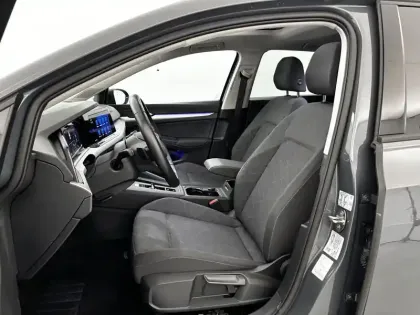 Photo 69 Volkswagen Golf  1.5 eTSI OPF 130 DSG7