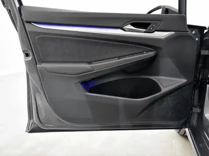 Photo 10 Volkswagen Golf  1.5 eTSI OPF 130 DSG7