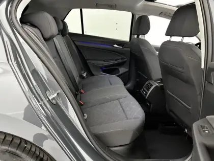 Photo 93 Volkswagen Golf  1.5 eTSI OPF 130 DSG7