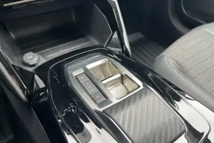 Photo 21 Peugeot 208  PureTech 100 S&S EAT8