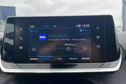 Photo 18 Peugeot 208  PureTech 100 S&S EAT8