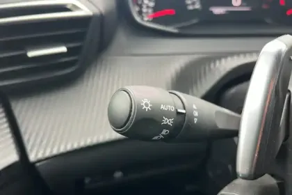 Photo 23 Peugeot 208  PureTech 100 S&S EAT8