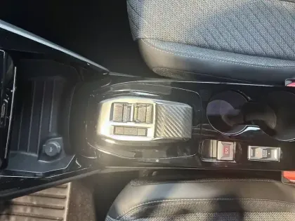 Photo 13 Peugeot 2008  Hybrid 145 e-DCS6