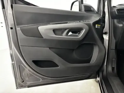 Photo 69 Toyota Proace  City Verso Medium 1.2L 110 VVT-i BVM6