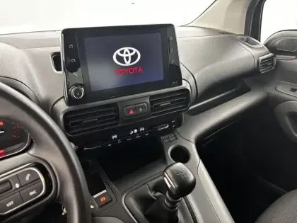 Photo 79 Toyota Proace  City Verso Medium 1.2L 110 VVT-i BVM6