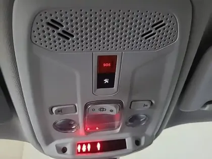 Photo 25 Peugeot 2008  Moteur électrique 136 ch