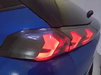 Photo 16 Peugeot 2008  Moteur électrique 136 ch