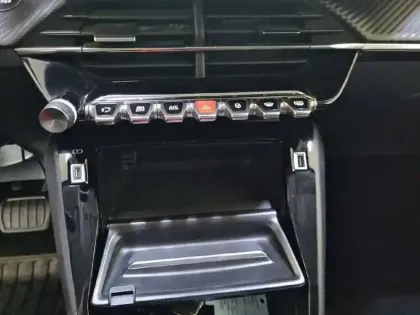 Photo 24 Peugeot 2008  Moteur électrique 136 ch