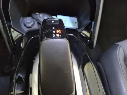 Photo 13 Peugeot 2008  Moteur électrique 136 ch