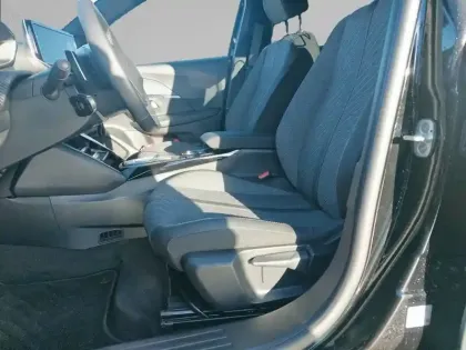 Photo 31 Peugeot 2008  Hybrid 145 e-DCS6