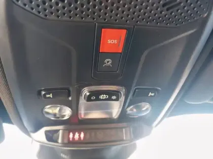 Photo 40 Peugeot 2008  Hybrid 145 e-DCS6