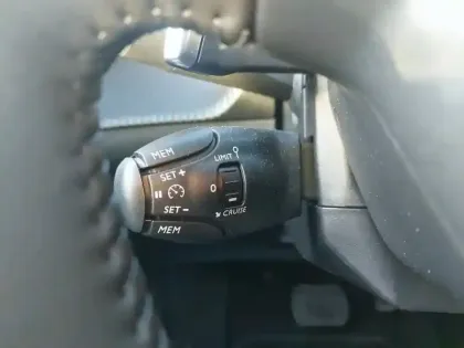 Photo 41 Peugeot 2008  Hybrid 145 e-DCS6