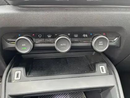 Photo 12 Citroën C4  BlueHDi 130 S&S EAT8 Shine Pack