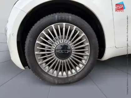 Photo 9 Fiat 500  e 118ch Pack Confort MY23 Camera