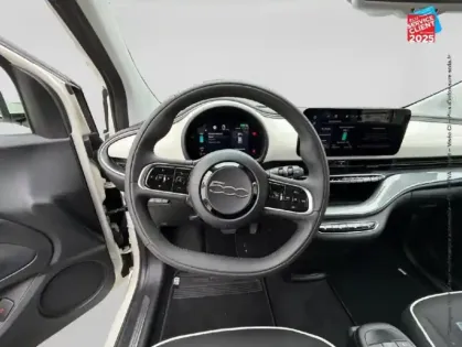 Photo 11 Fiat 500  e 118ch Pack Confort MY23 Camera