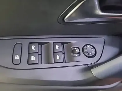 Photo 39 Peugeot 2008  BlueHDi 130 S&S EAT8