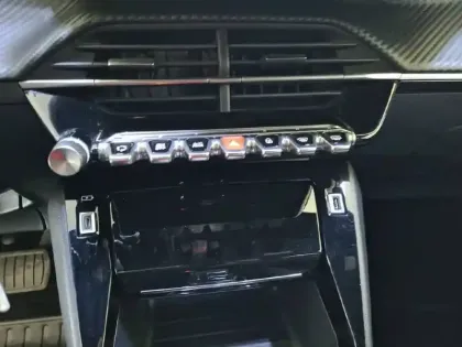 Photo 16 Peugeot 2008  BlueHDi 130 S&S EAT8