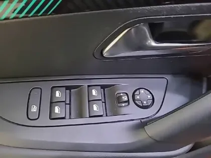 Photo 18 Peugeot 2008  BlueHDi 130 S&S EAT8