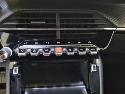 Photo 48 Peugeot 2008  BlueHDi 130 S&S EAT8