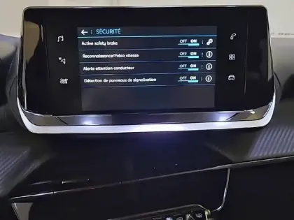 Photo 26 Peugeot 2008  BlueHDi 130 S&S EAT8