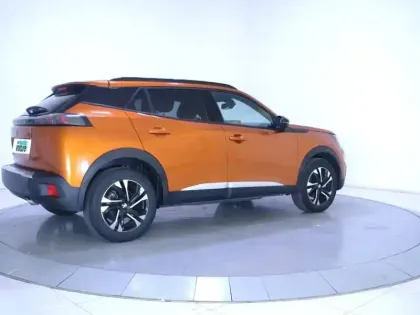 Photo 93 Peugeot 2008  BlueHDi 130 S&S EAT8
