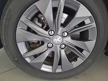 Photo 12 Peugeot 208  Electrique 50 kWh 136ch