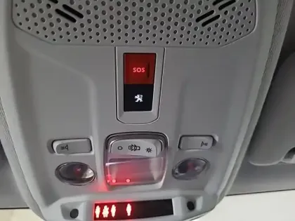 Photo 23 Peugeot 208  Electrique 50 kWh 136ch