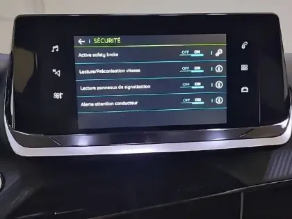 Photo 19 Peugeot 208  Electrique 50 kWh 136ch