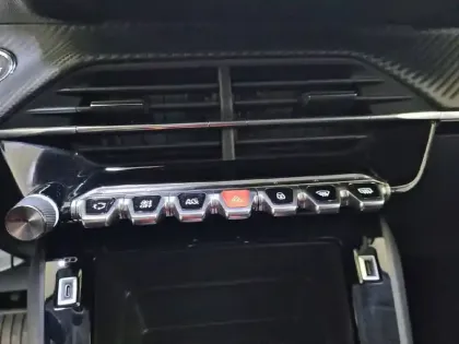 Photo 22 Peugeot 208  Electrique 50 kWh 136ch