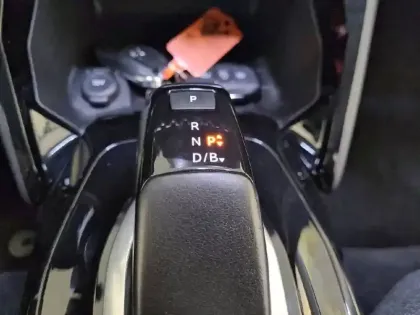 Photo 13 Peugeot 208  Electrique 50 kWh 136ch