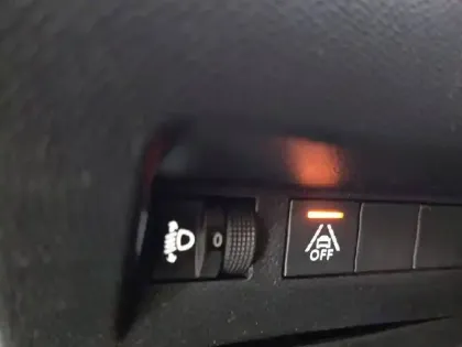 Photo 27 Peugeot 208  Electrique 50 kWh 136ch