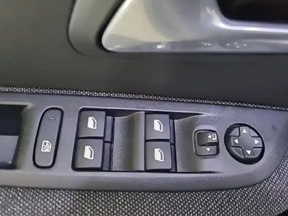 Photo 28 Peugeot 208  Electrique 50 kWh 136ch