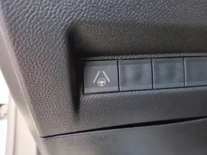 Photo 40 Peugeot 2008  Hybrid 145 e-DCS6