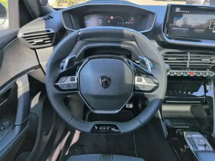 Photo 31 Peugeot 2008  Hybrid 145 e-DCS6