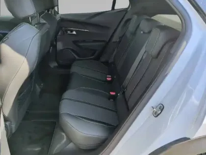 Photo 34 Peugeot 2008  Hybrid 145 e-DCS6