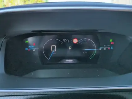 Photo 32 Peugeot 2008  Hybrid 145 e-DCS6