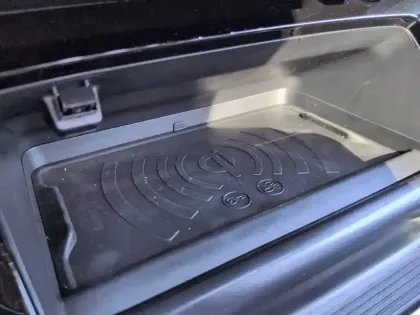 Photo 45 Peugeot 2008  Hybrid 145 e-DCS6