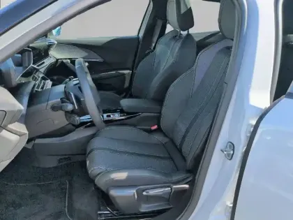 Photo 33 Peugeot 2008  Hybrid 145 e-DCS6