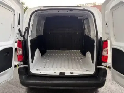 Photo 8 Peugeot Partner  FOURGON STANDARD 650 KG BLUEHDI 130 S&S EAT8