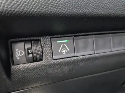 Photo 41 Peugeot 2008  Hybrid 145 e-DCS6