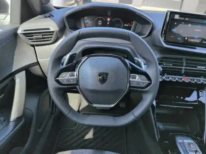 Photo 31 Peugeot 2008  Hybrid 145 e-DCS6