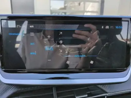 Photo 43 Peugeot 2008  Hybrid 145 e-DCS6