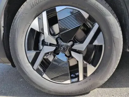 Photo 35 Peugeot 2008  Hybrid 145 e-DCS6