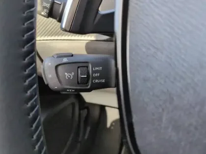 Photo 44 Peugeot 2008  Hybrid 145 e-DCS6