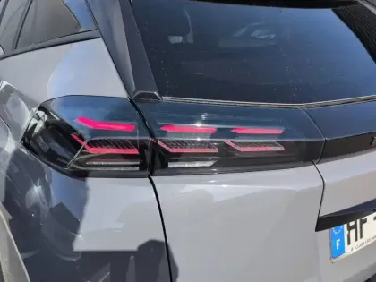 Photo 39 Peugeot 2008  Hybrid 145 e-DCS6