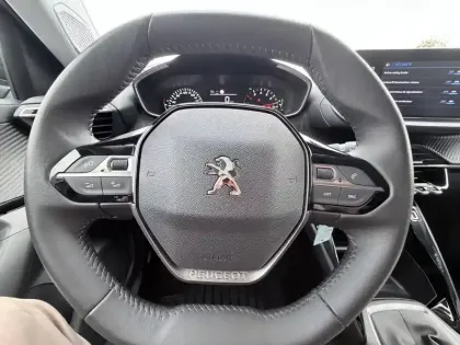 Photo 31 Peugeot 2008  PureTech 130 S&S BVM6