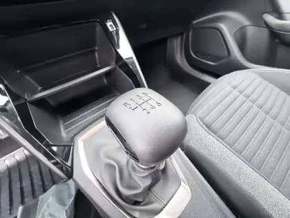 Photo 20 Peugeot 2008  PureTech 130 S&S BVM6