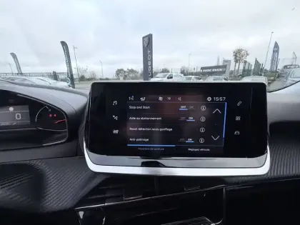 Photo 25 Peugeot 2008  PureTech 130 S&S BVM6