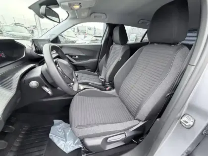 Photo 14 Peugeot 2008  PureTech 130 S&S BVM6