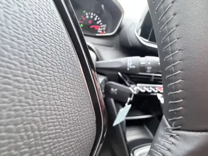 Photo 34 Peugeot 2008  PureTech 130 S&S BVM6